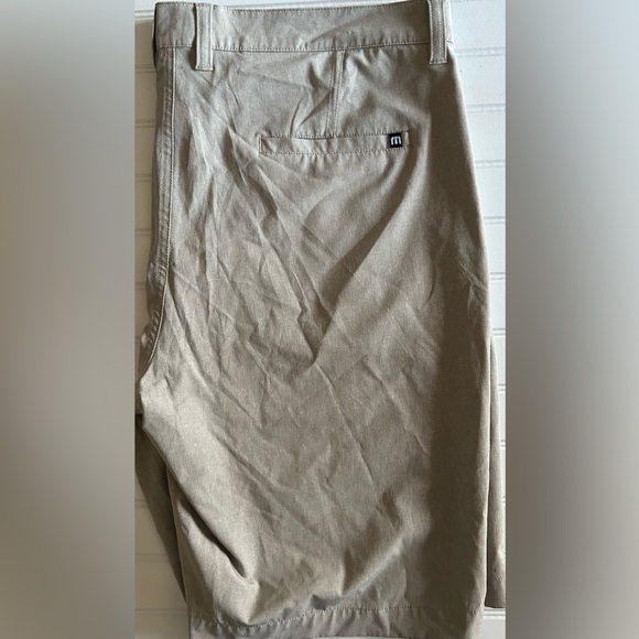 TRAVIS MATHEW mens size 40 beige BECK golf shorts - Picture 4 of 7
